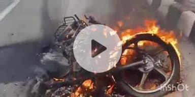 फतुहा: फोरलेन ओवर ब्रिज पर भारी वाहन ने बाइक को मारी टक्कर, बाइक में लगी आग, सवार घायल