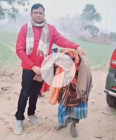 डुमरी कटसरी: झिटकाही में बीडीओ ने दर्जनो जरूरतमंदों के बीच कंबल का वितरण किया