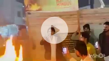 बारां: कॉलेज के छात्रों ने बांग्लादेश में हिंदू युवक दीपूचंद दास के मामले को लेकर शहर में निकाली मशाल रैली