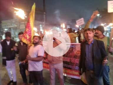 बरकागाँव: बांग्लादेश में दीपू चंद्र दास की हत्या के विरोध में बड़कागांव में जनाक्रोश रैली निकाली गई