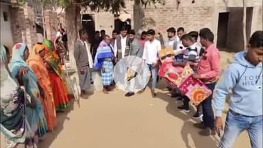 धुरकी: धुरकी युवा सहयोग समिति, मिरचैया ने घर-घर जाकर कंबल बांटे