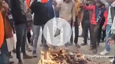 बछवारा: बांग्लादेश में हिंदुओं पर हमले के विरोध में बछवारा में पुतला दहन