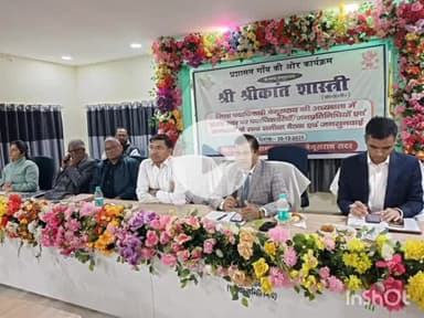 बेगूसराय: सदर प्रखंड परिसर में डीएम ने जन-प्रतिनिधियों के साथ की बैठक, कई मुद्दों पर हुई चर्चा