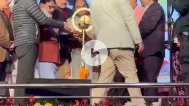 आज़मगढ़: 5 दिवसीय आजमगढ़ महोत्सव के तीसरे दिन संस्कृति का रंग, कविता का रस और कवि सम्मेलन में ठहाकों व तालियों की हुई बरसात