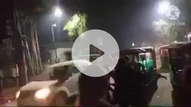 हमीरपुर: बस स्टॉप के पास सवारियों को बैठाने को लेकर ऑटो चालकों में हुई मारपीट, वीडियो वायरल