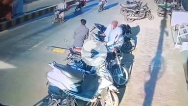 रतलाम नगर: गीता मंदिर रोड पर तेज रफ्तार का कहर, मटर की फलियों से भरा मिनी ट्रक पलटा, सीसीटीवी में कैद