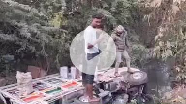 कानपुर: कल्याणपुर थाना क्षेत्र के अंतर्गत नौकरी धाम चौकी के पास केन से भरा डीसीएम नाले में गिरा