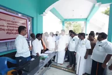 பர்கூர்: ஸ்ரீ காமாட்சி மஹாலில் அமைப்புசாரா கட்டுமான தொழிலாளர்களுக்கு திறன் மேம்பாட்டு பயிற்சிபெற்ற தொழிலாளர்களுக்கு  சான்றிதழ் வழங்கும் விழா