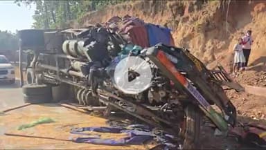 जशपुर: जशपुर NH-43 स्थित काईकछार में भीषण सड़क हादसे में दो ट्रक चालकों की मौत