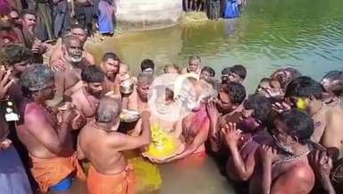 கீழக்கரை: ரெகுநாதபுரம் ஸ்ரீ வல்லபை ஐயப்பன் கோவிலில் மண்டல பூஜை விமர்சனையாக நடைபெற்றது