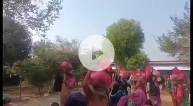 मानिकपुर: मानिकपुर वृंदावन शाखा द्वारा बराह माफी में ठंड में कंबल व खाद्यान्न सामग्री पाकर कोल आदिवासियों के चेहरे खिले