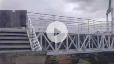 मानिकपुर: चित्रकूट मानिकपुर तुलसी जलप्रपात में बने ग्लास ब्रिज का सेफ्टी ऑडिट टीम का इंतजार, NOC न मिलने से पर्यटक हो रहे निराश