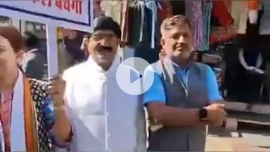 बड़गांव: अरावली बचाने के लिए कांग्रेसी सड़क पर उतरे, टाउनहॉल से मोहता पार्क तक निकाली पैदल रैली