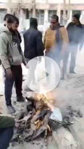 पटोरी: बढ़ती ठंड को देखते हुए, पटोरी शहर में प्रशासन ने जगह-जगह अलाव की व्यवस्था की