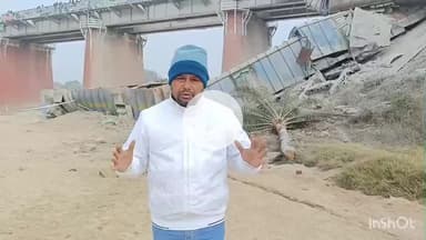 जमुई: क्षतिग्रस्त रेलवे ट्रैक को ठीक करने में जुटे रेल कर्मी