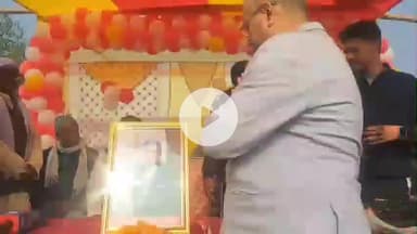 जमुई: चौकिया गांव में डॉ. नीरज साह ने महान उद्योगपति रतन टाटा का जन्मदिन मनाया, 1000 आदिवासियों के बीच बांटे कंबल