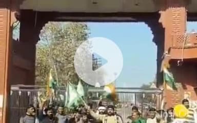 बारां: भारतीय किसान यूनियन ने किसानों की विभिन्न समस्याओं को लेकर कृषि उपज मंडी गेट के बाहर दिया धरना