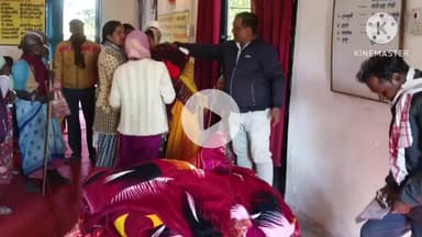 घाघरा: चूंदरी पंचायत सचिवालय में मुखिया ने 100 असहाय, वृद्ध व गरीबों को कंबल वितरित किए