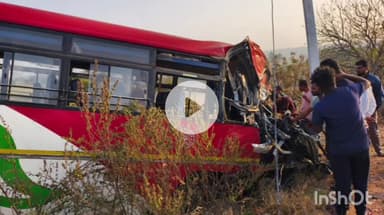 कवठे महांकाळ: घाटनांद्रे येथे एस्टीबस ट्रकचा भीषण अपघात एसटी पुलावरून खाली कोसळली,20 ते 25 प्रवासी जखमी