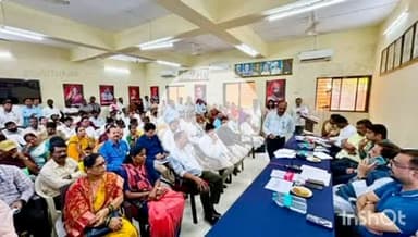 म्हसळा: म्हसळा पंचायत समिती कार्यालयात खासदार सुनील तटकरे यांच्या अध्यक्षतेखाली विविध विकास कामांची आढावा बैठक