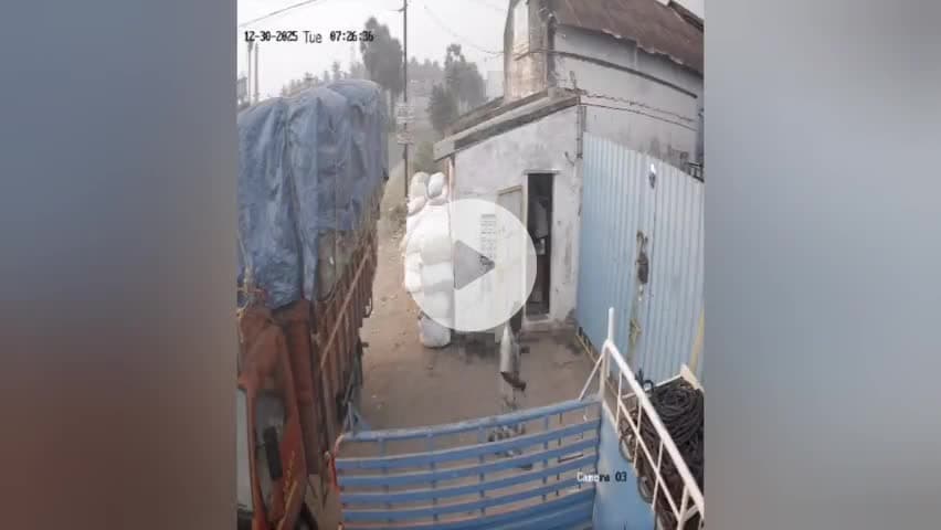 ஆரணி: இரண்டு லாரிகளுக்கு இடையில் கூலி தொழிலாளி சிக்கி சம்பவ இடத்திலேயே உயிர் இழப்ப