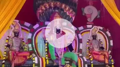 హన్వాడ: జిల్లా లో వైకుంఠ ఏకాదశి సందర్భంగా పలు ఆలయంలో భక్తులు పోటెత్తారు ప్రత్యేక పూజలు