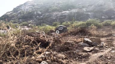 भांडेर चिरगांव हाईवे  अथ खम्मा के नीचे भूमाफि यायोने रंगरेज समाज की कब्रिस्तानों पर कब्ज़ा करने की नियत से बुलडोजर चलाया