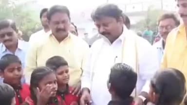 పామర్రు: పామర్రు పెన్షన్ పంపిణీ చేసిన ఎమ్మెల్యే వర్ల కుమార్ రాజా