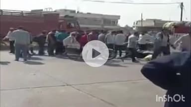 दर्यापूर: गांधी पेट्रोल पंपाजवळ भीषण अपघात; स्कूल व्हॅन व दुचाकीची धडक, चालक गंभीर जखमी