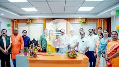 मुरुड: मुरुड-जंजिरा नगरपरिषदेच्या नवनिर्वाचित नगराध्यक्षा आराधना मंगेश दांडेकर यांची खासदार सुनील तटकरे यांनी घेतली भेट