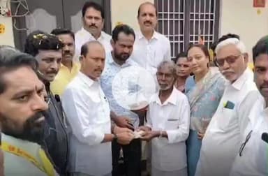 సంతనూతలపాడు: సంతనూతలపాడు మండలంలో ఎన్టీఆర్ భరోసా పెన్షన్ల పంపిణీ కార్యక్రమంలో పాల్గొన్న ఎమ్మెల్యే విజయ్ కుమార్