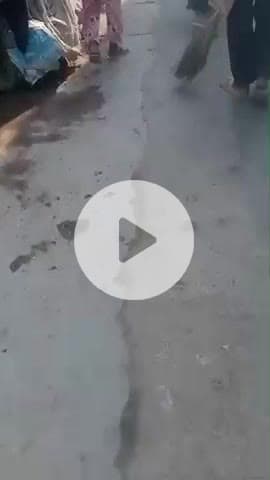 ward number 13 kushma safai karamchariyo ke na aane par bachcho ne kari safai