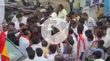 காங்கேயம்: வெள்ளகோவிலில் தமிழக வெற்றி கழக அலுவலகத்தை திறந்து வைக்க வந்த செங்கோட்டையனை கட்சியினர் ஒரு தரப்பினர் முற்றுகையிட்டதால் பரபரப்பு ஏற்பட்டது