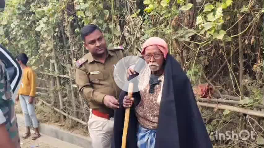 डंडा: डंडा थाना प्रभारी ने जरूरतमंदों के बीच कंबल का वितरण किया