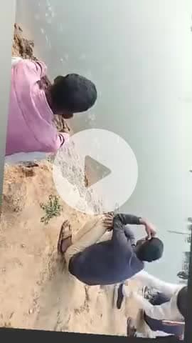 hirrawah गांव मे काचन नदी में  बताया जा रहा है कि नदी में एक युवक गिरा अभी तक कोई भी पाता नही चल पा रहा हैं वार्डनंबर 43