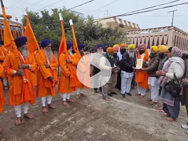 ਚਮਕੌਰ ਸਾਹਿਬ: ਗੁਰੂ ਗੋਬਿੰਦ ਸਿੰਘ ਜੀ ਦੇ ਪ੍ਰਕਾਸ਼ ਪੁਰਬ ਨੂੰ ਲੈ ਕੇ ਚਮਕੌਰ ਸਾਹਿਬ ਦੇ ਗੁਰਦੁਆਰਾ ਕੋਟਲਾ ਨਿਹੰਗ ਤੋਂ ਸਜਾਇਆ ਗਿਆ ਵਿਸ਼ਾਲ ਨਗਰ ਕੀਰਤਨ