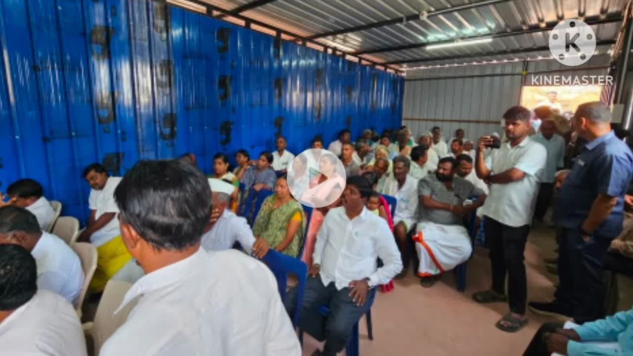 ಅಣ್ಣಿಗೇರಿ: ಅಣ್ಣಿಗೇರಿ ತಾಲೂಕಿನ ಹಳ್ಳಿಕೇರಿ ಗ್ರಾಮದಲ್ಲಿ ಸಿಸಿ ರಸ್ತೆ ನಿರ್ಮಾಣ ಕಾಮಗಾರಿಗೆ ಭೂಮಿಪೂಜೆ ನೆರವೇರಿಸಿದ ಶಾಸಕ ಎನ್.ಎಚ್.ಕೋನರಡ್ಡಿ