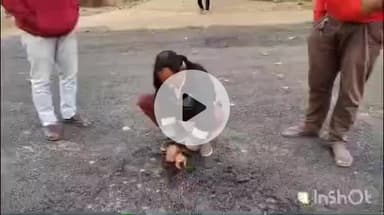 সারেঙ্গা: নিম্নমানের সামগ্রী দিয়ে রাস্তা তৈরিতে গ্রামবাসীদের প্রতিবাদ, সারেঙ্গায় প্রধানমন্ত্রীর গ্রাম সড়ক যোজনার কাজ বন্ধ