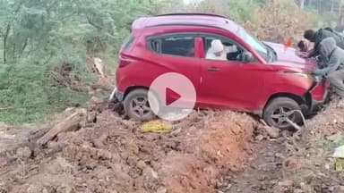 શિનોર: માલપુર પ્રાથમિક શાળા નજીક તીખા વળાંકે કાર રોડ પરથી નીચે ઉતરી, ચાલકનો આબાદ બચાવ