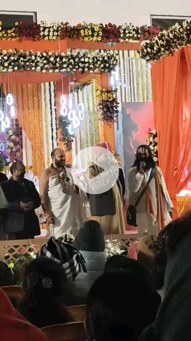 गोंडा:नंदिनी नगर में नेता बृज भूषण शरण सिंह महराज जी से मैक लेकर भजन गा रहे हैं 1से 8 जनवरी तक कार्यक्रम आयोजित रहे गा