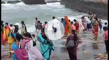 மயிலாடுதுறை: ஓசோன் காற்று அதிகம் வீசும் தரங்கம்பாடி கடற்கரையில் தொடர் விடுமுறை ஒட்டி குவிந்த சுற்றுலா வாசிகள்