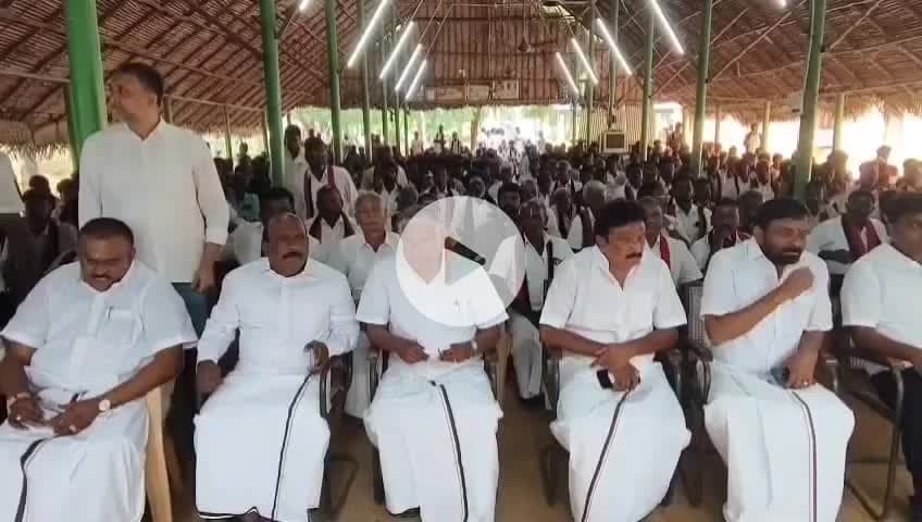 சேரன்மகாதேவி: சேரன்மகாதேவி முன்னாள் சபாநாயகர் இல்லத்தில் திமுகவில் இணைந்த அதிமுகவினர் 1000 பேர்.