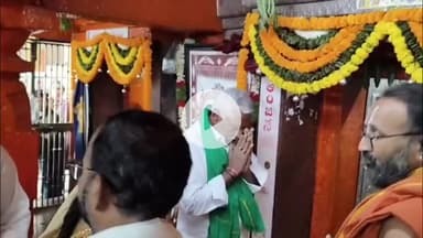 మల్యాల: ప్రముఖ పుణ్యక్షేత్రమైన కొండగట్టు శ్రీ ఆంజనేయ స్వామి ఆలయంలో మాజీ మంత్రి జీవన్ రెడ్డి పూజలు