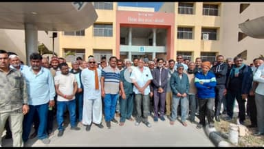 માળીયા: માળિયા (મી.) તાલુકામાંથી નીકળતી હેવી વીજલાઈનના વળતર મુદ્દે મોટી સંખ્યામાં ખેડૂતોનું કલેક્ટરને આવેદન