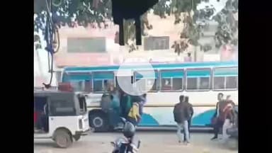 जुलाना: छात्र जान जोखिम में डालकर यात्रा करने को मजबूर, वीडियो वायरल