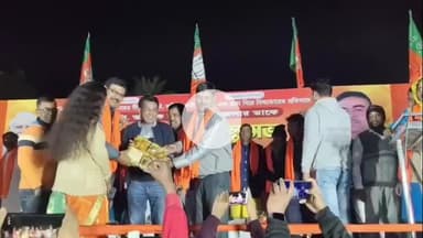 সুতাহাটা: সুতাহাটা হোড়খালিতে বিজেপি পরিবর্তন সভা।সেই সভায় উপস্থিত বিজেপি নেতা রুদ্রনীল ঘোষ,প্রক্তন সাংসদ  দিব্যেন্দু অধিকারী