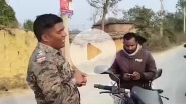 उंटारी रोड: ऊंटारी रोड थाना प्रभारी ने गुलाब का फूल देकर लोगों को सड़क सुरक्षा के प्रति किया जागरूक