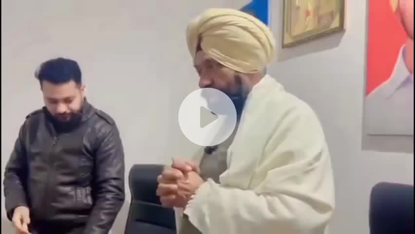 ਚਮਕੌਰ ਸਾਹਿਬ: ਚਮਕੌਰ ਸਾਹਿਬ ਤੋਂ ਵਿਧਾਇਕ ਡਾ ਚਰਨਜੀਤ ਸਿੰਘ ਵੱਲੋਂ ਹਲਕੇ ਦੇ ਯੂਥ ਵਿੰਗ ਦੇ ਅਹੁਦੇਦਾਰਾਂ ਨੂੰ 10 ਲੱਖ ਦੇ ਮੈਡੀਕਲ ਕਾਰਡ ਬਾਰੇ ਜਾਣਕਾਰੀ