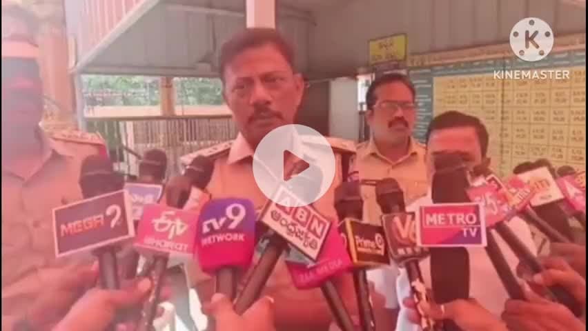 శామీర్‌పేట: సర్దార్ పటేల్ నగర్ లోని ఆలయంలో చోరీ దర్యాప్తుల చేపట్టిన ఏసిపి రవి కిరణ్
