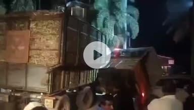 ರಾಮದುರ್ಗ: ತುರನೂರ ಗ್ರಾಮದ ಬಳಿ ಜಾಯಿಂಟ್ ಕಟ್ ಆಗಿ ಕಬ್ಬು ತುಂಬಿದ ಟ್ರ್ಯಾಕ್ಟರ್  ಪಲ್ಟಿ